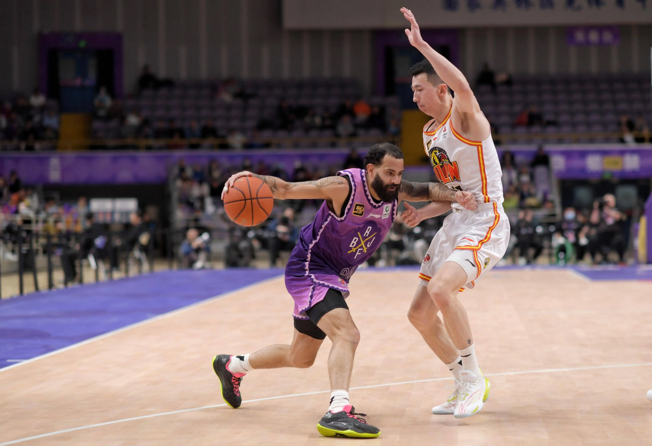 爱游戏app -赛地聚焦——CBA常规赛今晨热度飙升；波士顿凯尔特人手感冰凉；话题不断；赛季目标并未改变的简单介绍